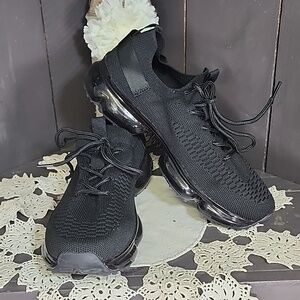 LA Sheelah Black mesh sneaker size 6.5